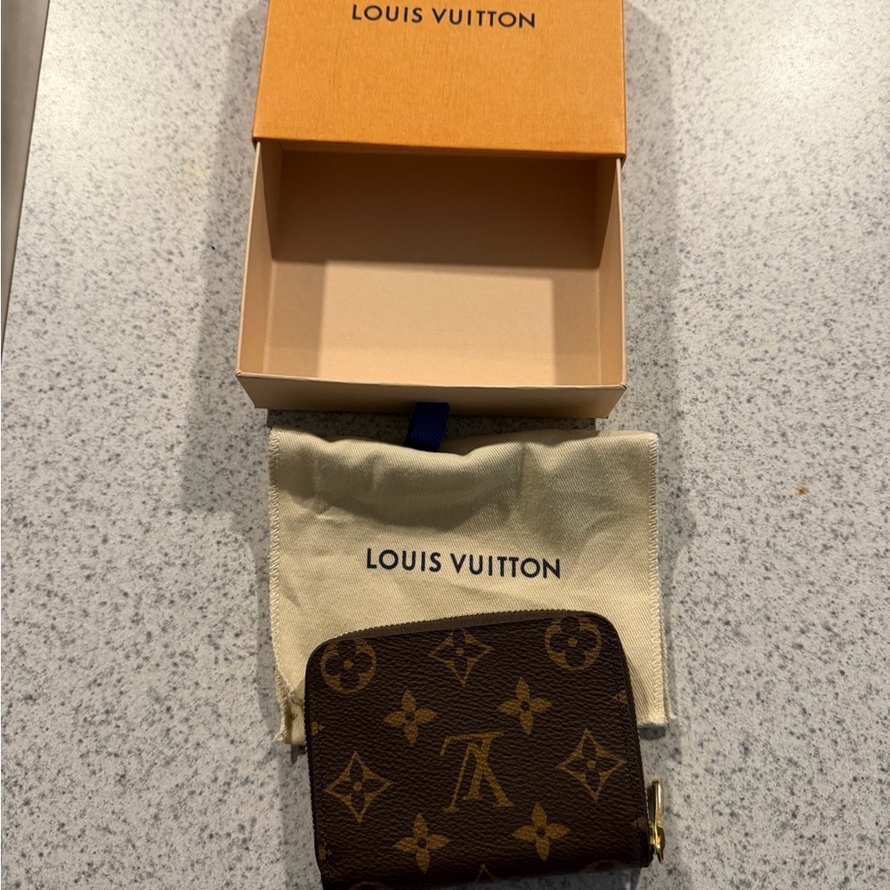 Louis Vuitton Brown Monogram Zip Card & Key Pouch - Picture 5 of 11